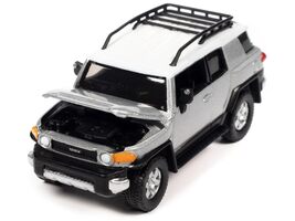 Johnny Lightning 2007 Toyota FJ Cruiser Titanium Silver Metallic with Wh... - $279.55 MXN