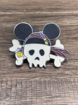 Disney Pin Trading 2008 Pirate&#39;s of the Caribbean Skull Mouse Ears KG JD - $272.90 MXN