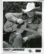 TRACY LAWRENCE COUNTRY &amp; WESTERN SINGER 8 X 10 BW PHOTO SIGNED - $189.44 MXN