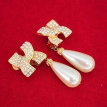 Vtg KJL Kenneth Lane Clear Rhinestone Long Glass Pearl Dangle ClipOn Earrings - £63.53 GBP