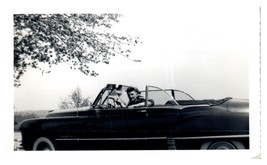 Nero e Bianco Fotografia 1950&#39;s Donna Guida Vintage Automobile - £32.32 GBP