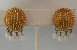 Crown Trifari Signed Gold-tone W/White Glass Bead Dangle Clip On Earrings - £27.37 GBP
