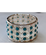 Liz Claiborne Silver Tone Stretch Bracelet Turquoise Dots All Around New - $14.80