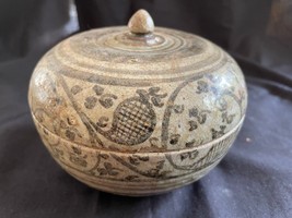 Antique 15th C pottery, Sawankhalok large ceramic box, Swankalok Thailan... - £381.78 GBP