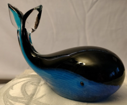 Paperweight 3 Tone Glass Hand Blown Whale Marine Sculpture 7&quot;x4&quot;3/4 wght. 1.6lb - £25.40 GBP