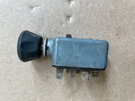 OE VW Bus &quot;1967&quot; One Year dash Headlight Switch &amp; Knob Original VW. Type 2 - $553.60 MXN