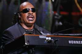 Stevie Wonder Playing Keyboard Singing 24x18 Poster - £18.58 GBP