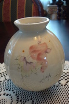 Beautiful Signed Baatz Round Vase. USA.  Hand Painted Flowers [86] - $645.43 MXN