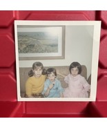 Three Young Girls Sitting On Couch 3 1/2 x 3 1/2 Photograph Vintage 1970s - €7,86 EUR