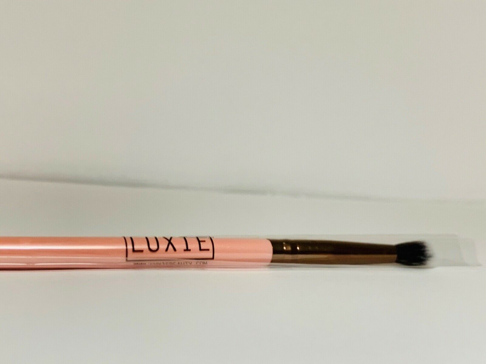 Luxie Beauty 231 Rose Gold Small Tapered Blending Eye shadow Brush - $9.74