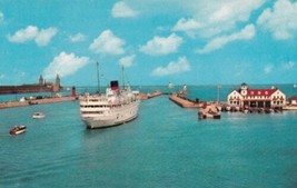 Chicago Illinois IL Lake Michigan, Coast Guard Station, Lighthouse  Postcard D48 - £2.38 GBP