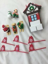 Mr Christmas Santa&#39;s Ski Slope Replacement Skiers And Accessories - $470.03 MXN