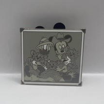 Disney Mickey Mouse &amp; Donald Duck Safari Snapshots #4 Lanyard Series - £6.33 GBP