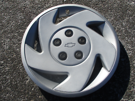 One genuine 1993 to 1997 Chevy Camaro bolt on 16 inch hubcap wheel cover - £16.32 GBP