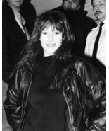 Tiffany smiling wearing leather jacket at her peak in 1988 8x10 inch photo - €9,42 EUR