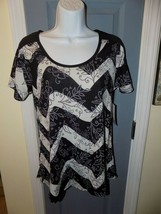 Lularoe Black/White Chevron Print Classic T Shirt Size S Women&#39;s NEW - £23.51 GBP