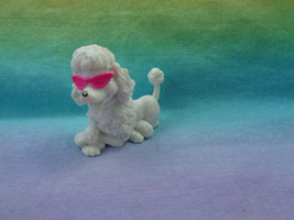 Vintage 2009 Mattel Barbie Dollhouse White Poodle Puppy Dog with Pink Glasses - £4.57 GBP