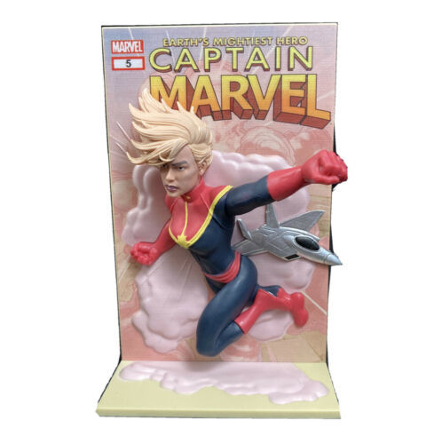 Loot Crate Exclusive Captain Marvel 3D Comic Standee Statue 2019  - £9.56 GBP