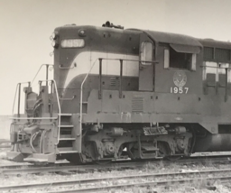 Seaboard Air Line Railroad SAL #1957 GP-9 Locomotive Train B&amp;W Photograph - £9.58 GBP