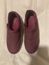 L.L. Bean PrimaLoft Waterproof Slip On Comfort Walking Shoe Berry Women&#39;... - $29.92