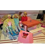 Doll Furniture  - Barbie Dolls - Barbie with Two Friends and outdoor Pat... - €26,23 EUR