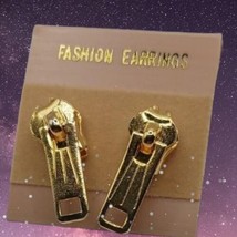 Super Sweet GOLD TONE ZIPPER PULL EARRINGS Small Stud Style  VINTAGE - £15.71 GBP