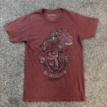 Harry Potter Hogwarts Gryffindor Lion Crest Burgundy T-Shirt Men&#39;s Small... - €7,70 EUR