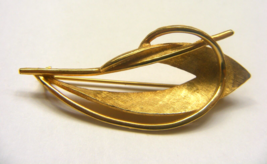 Vintage Textured Gold Tone Pin Brooch 15-K - $368.72 MXN