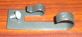 Singer 600&#39;s Touch &amp; Sew Arm Cover Front Spring Clip #14487 w/Screw - £5.50 GBP