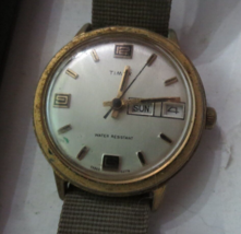 Vintage Timex Day Date men&#39;s manual wind Gold-tone Watch Automatic - $27.88