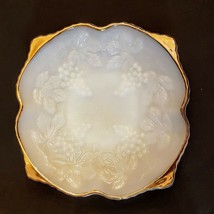 Anchor Hocking Grape Pattern Bowl VTG White Milk Glass Gold Edge Pedestal Dish - £11.70 GBP