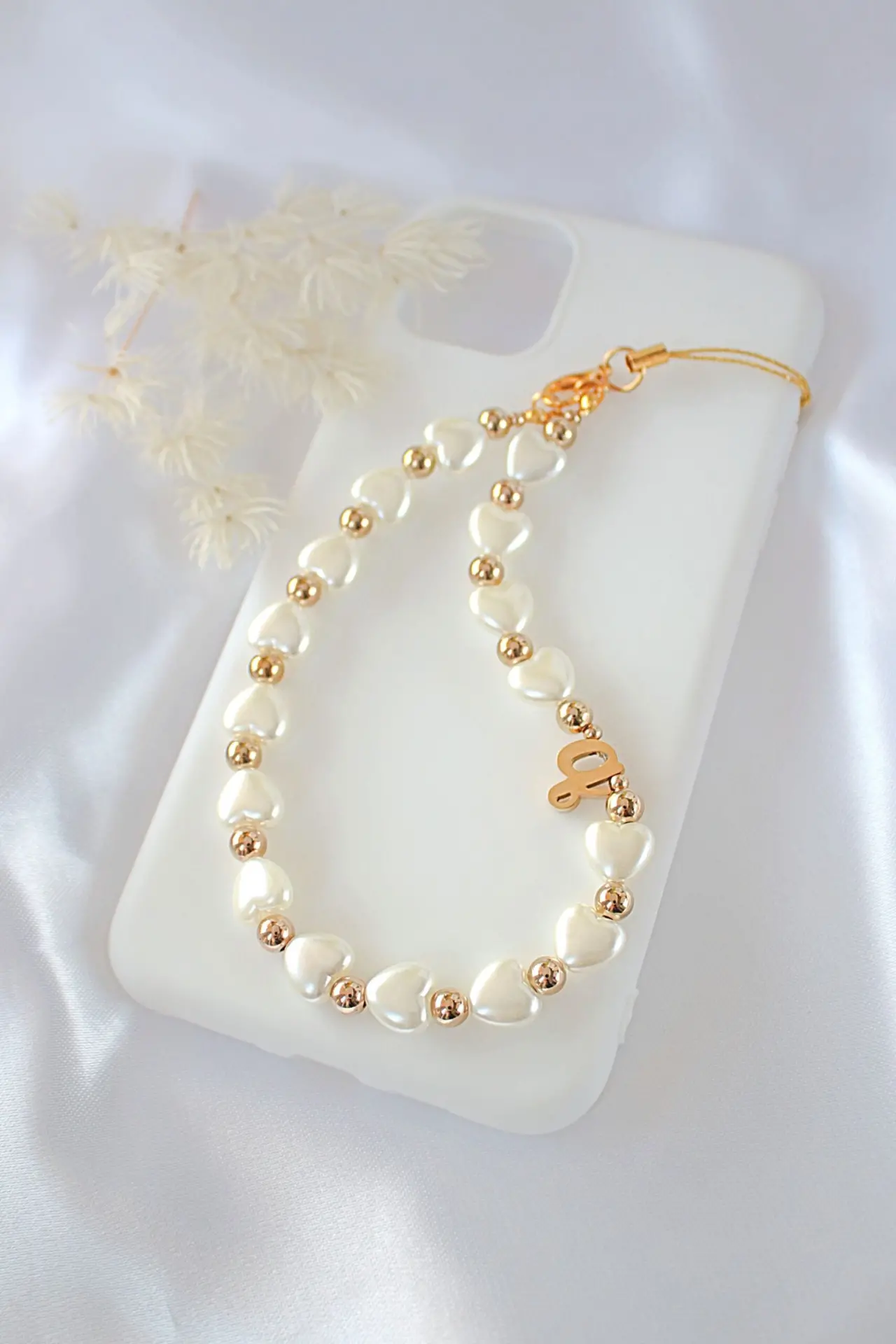 18K Custom Initial | Heart Pearls Beaded Lanyard - F - $714.05 MXN