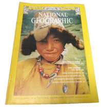 National Geographic Magazine April 1977 One Canada or Two / Nepal&#39;s Crystal Mtn - $12.19