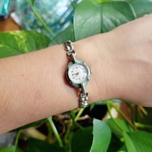 Vintage Swiss Welsbro Dainty Stretch Watch - £27.03 GBP