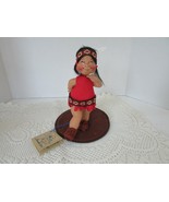 ANNALEE DOLL 1994 NATIVE AMERICAN GIRL DOLL W/WHITE FEATHER ON BASE 7.5&quot; - $165.62 MXN