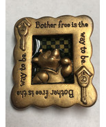 DISNEY WINNIE THE POOH BOTHER FREE IS THE WAY TO BE SMALL GOLD PIN BROOCH - $245.03 MXN