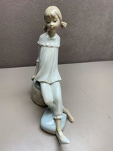 Lladro #1084 &quot;Girl With Mother&#39;s Shoe&quot; Mint Figurine Made In Spain - £107.73 GBP