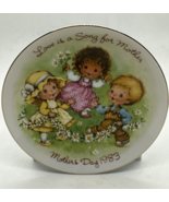 Avon Vintage 1983 Mothers Day Plate Love is a Song for Mother 5&quot; - $244.80 MXN