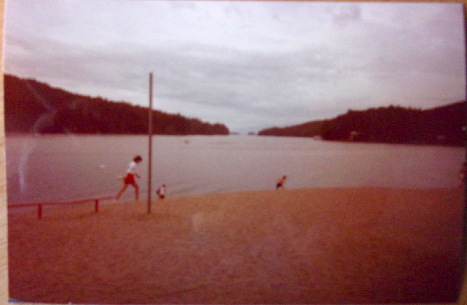 Vintage A Mom &amp; Kids Walking Along The Beach At Long Lake New York 1984 - $1.99