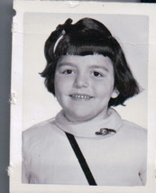 Vintage Elementary Girl 1943 Small Snapshot - $18.81 MXN