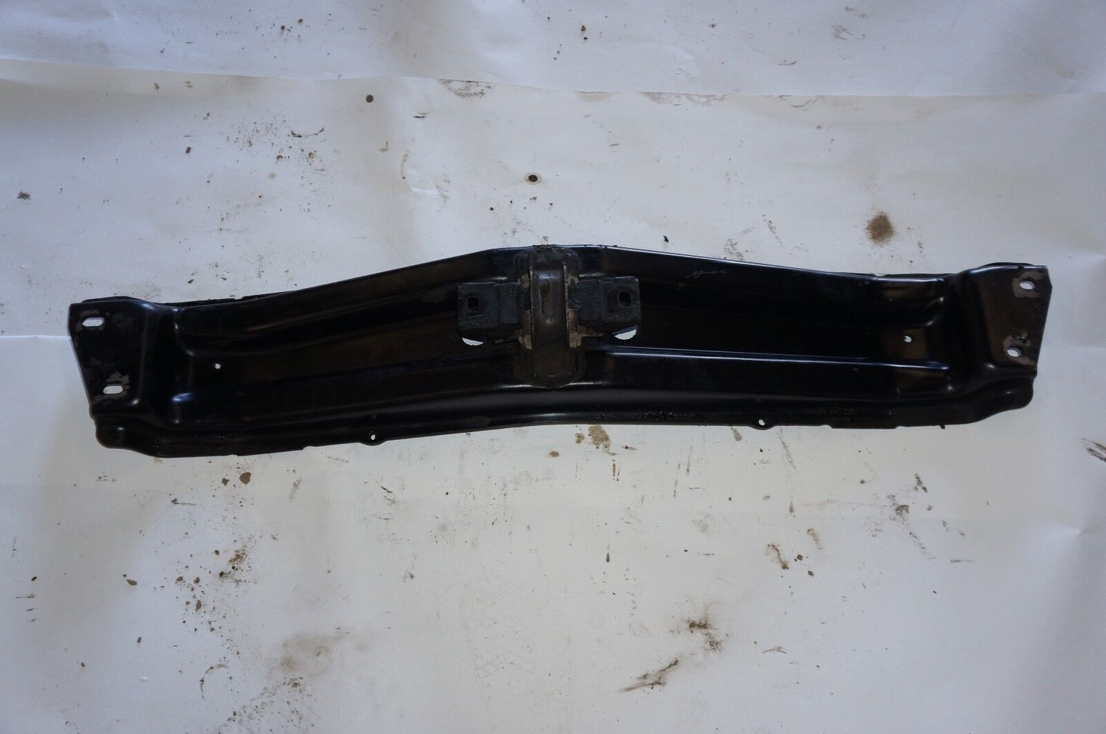 98-01 w163 MERCEDES ML320 ML430 TRANSMISSION CROSSMEMBER SUPPORT BRACKET... - $85.99