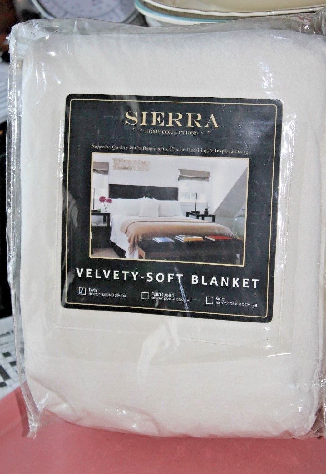 New Sierra Home Collection Velvety Soft Twin Blanket~White super plush 60"x90" - $16.83