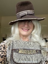 Vintage Mr. John Jr Wide Brimmed Tall Hat Faux Snakeskin Purse Brown 1970S - $1,740.26 MXN