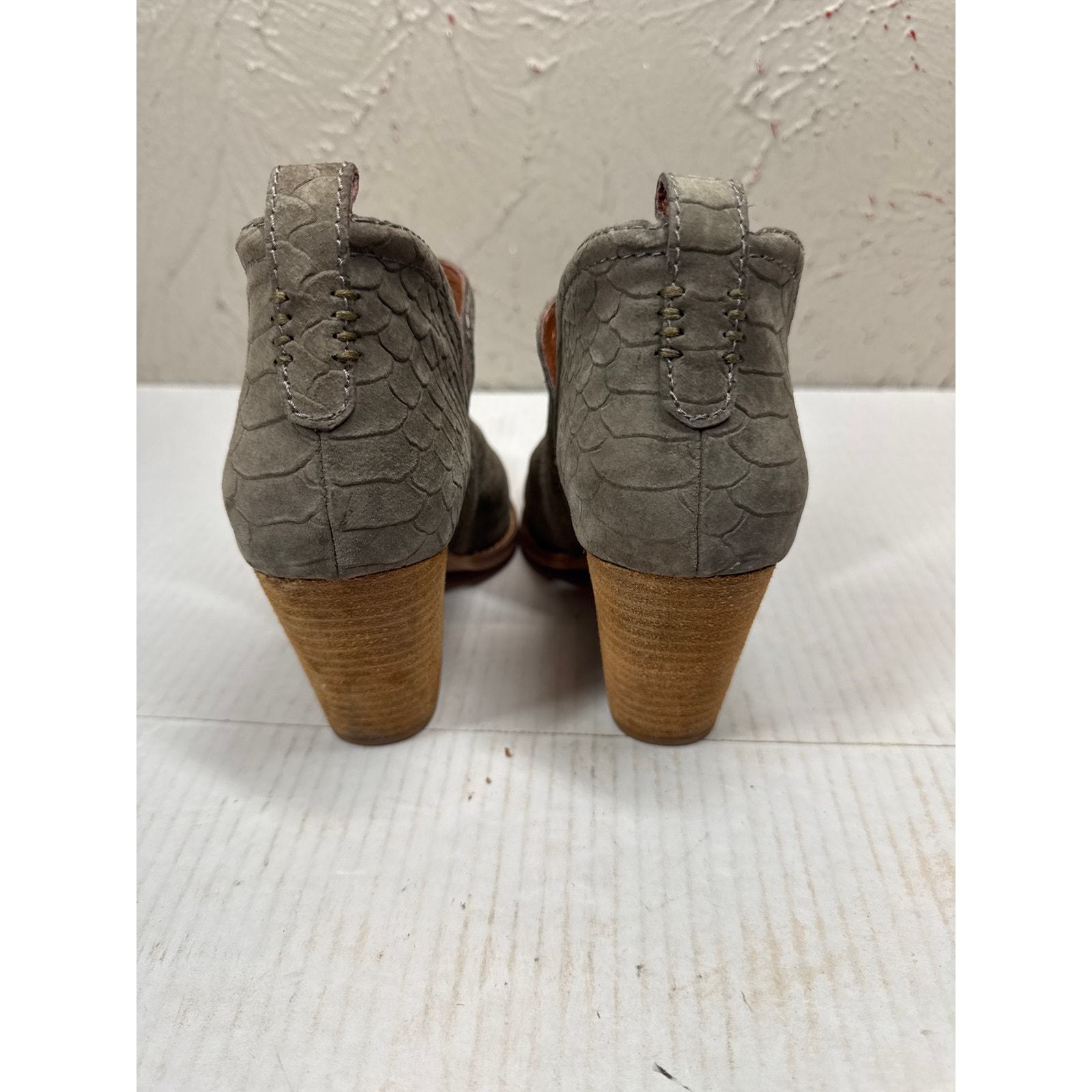 Jeffrey Campbell Rosee Round Toe Leather Ankle Boots in Green Croc Size 8 Item image 3