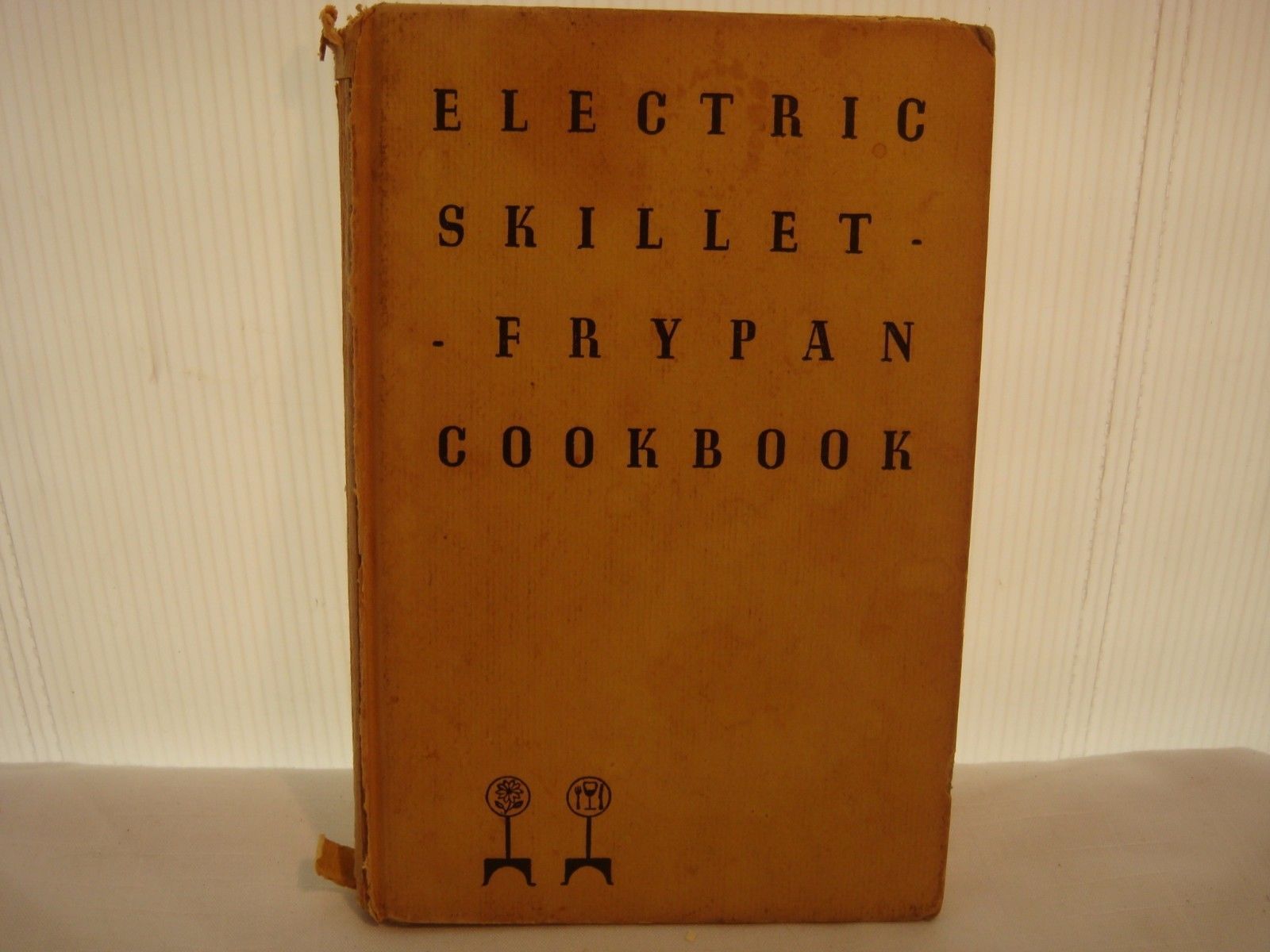 ELECTRIC SKILLET FRYPAN COOKBOOK 1955 by Roberta Ames WOW! - $21.95