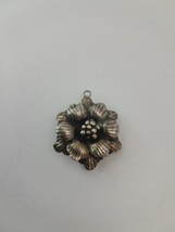 Vintage Ruffled Flower Brooch Pendant Pewter Marked - $231.68 MXN