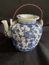 antique chinese porcelain teapot. Marked sealmark - £77.87 GBP