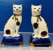 Siamese Calico Cats on Pillows Porcelain Omnibus Vintage Salt Pepper Shaker Pair - £37.01 GBP