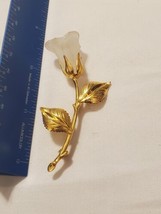 Vintage Rose Brooch Pin Single long stem Gold Tone White Frosted Rose - £7.21 GBP