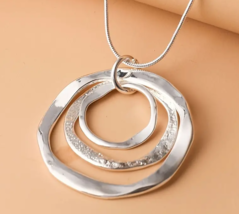 Beautiful Statement Piece - Three Circle Irregular Geometric Necklace - Silver - £10.38 GBP